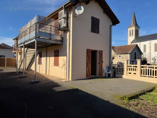 Appartement à MEES