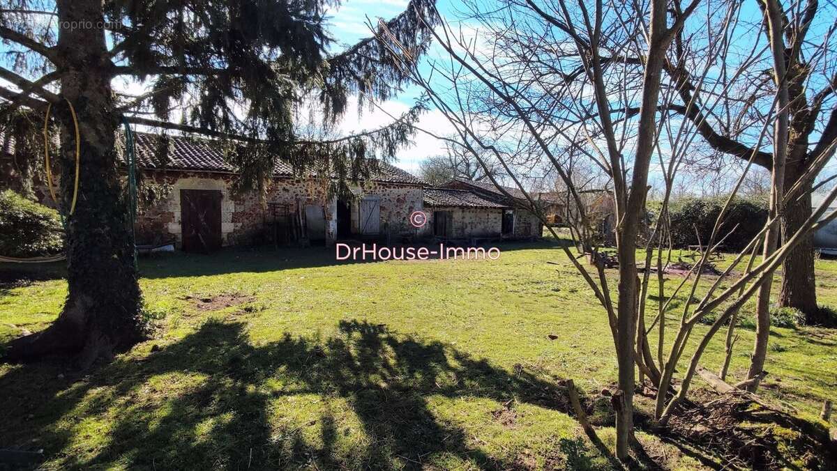 Maison 5 pièces 104 m² à vendre à Availles-Limouzine (86460) - photo 2