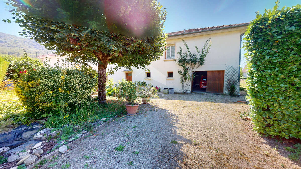 Maison à LAGNIEU