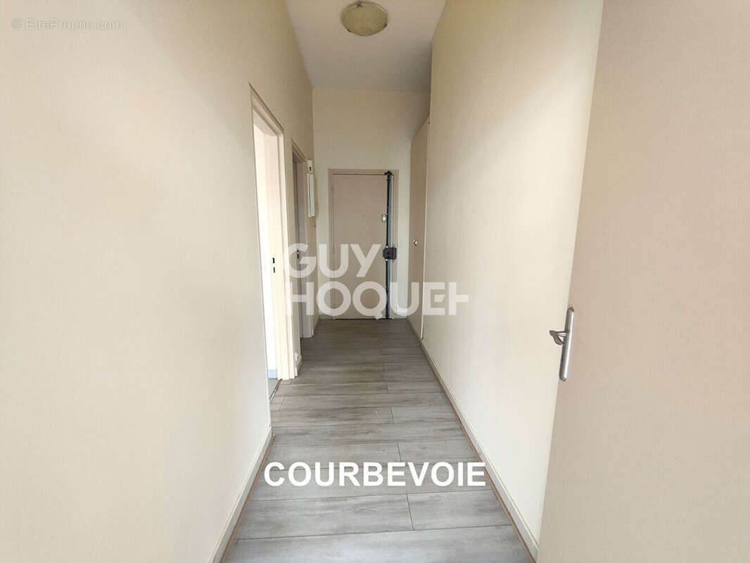 Appartement à COURBEVOIE
