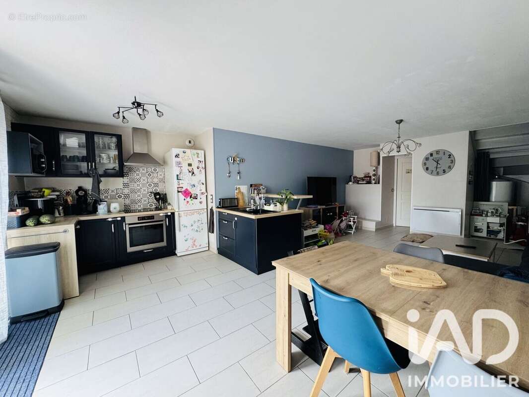 Maison 80 m² à Le Mesnil-Saint-Denis  - photo 3