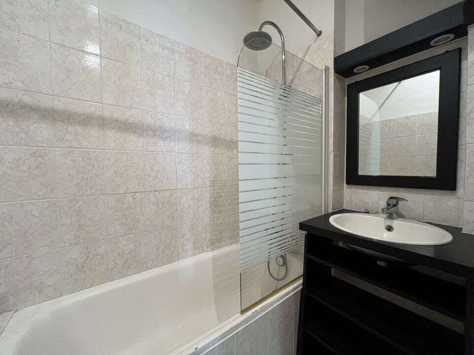 salle de bain appartement t2 agence clairimmo 13004 travaux - Appartement à MARSEILLE-4E