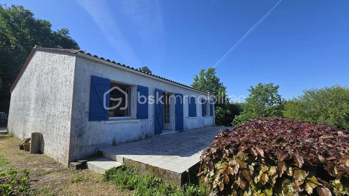 Maison à MONTENDRE
