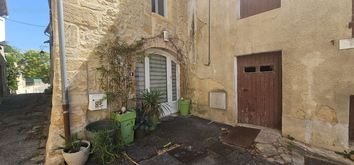 Maison à MONTELEGER