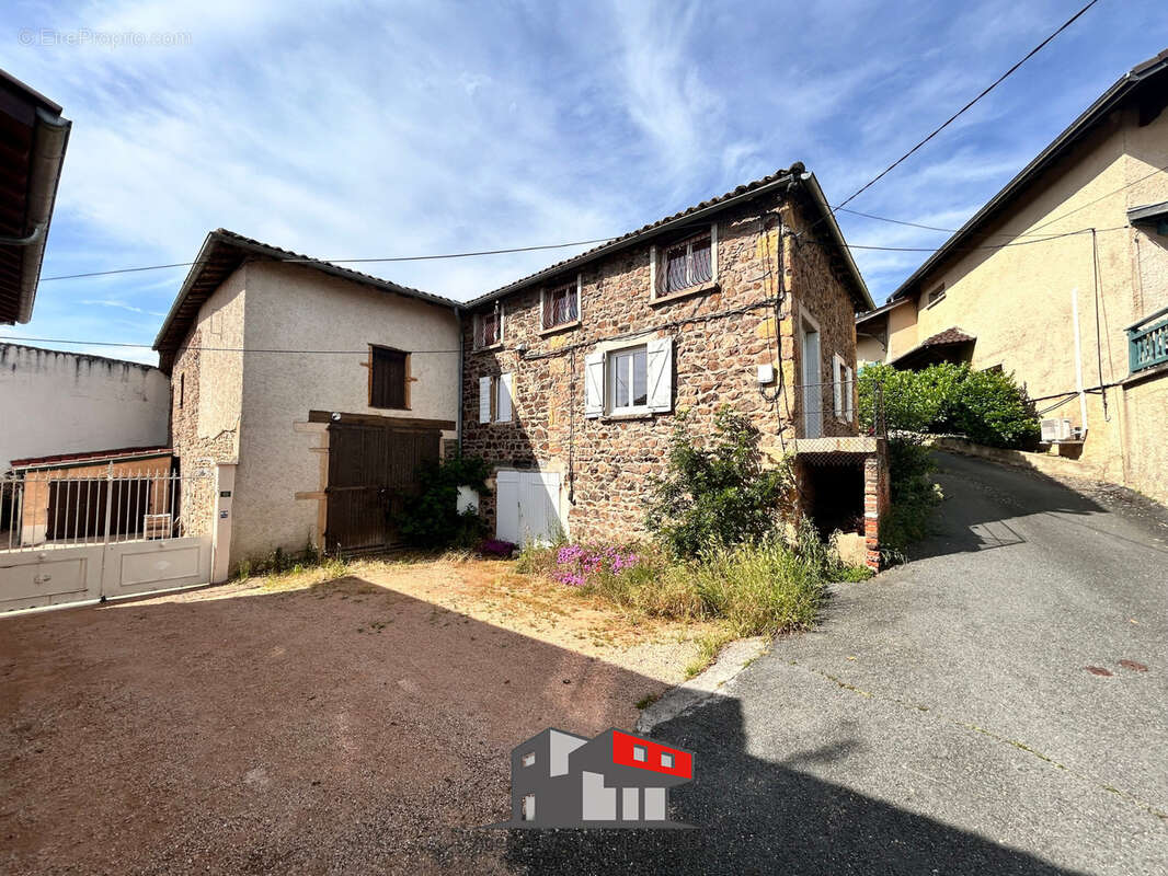 Maison à LE PERREON