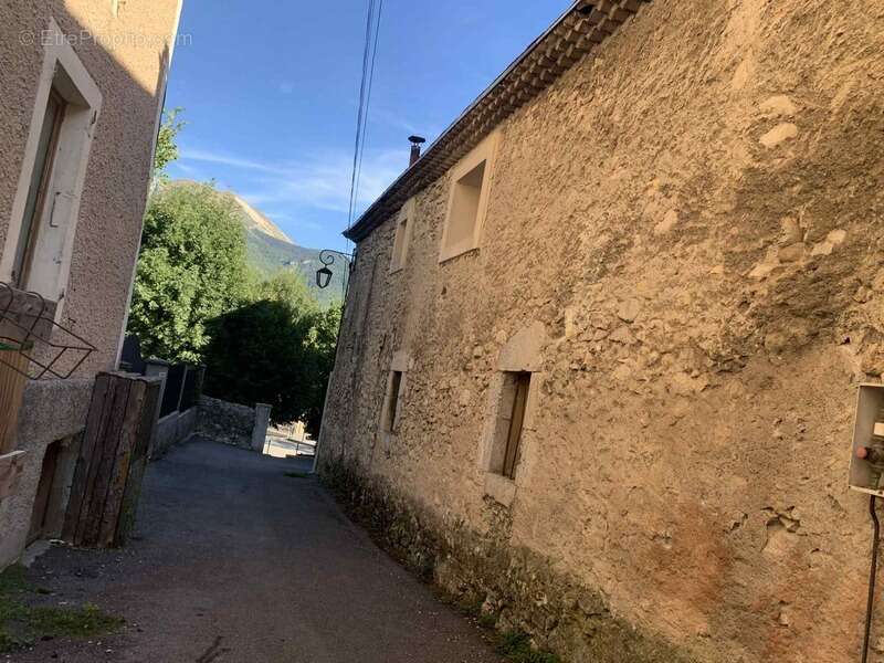 Maison à LUS-LA-CROIX-HAUTE