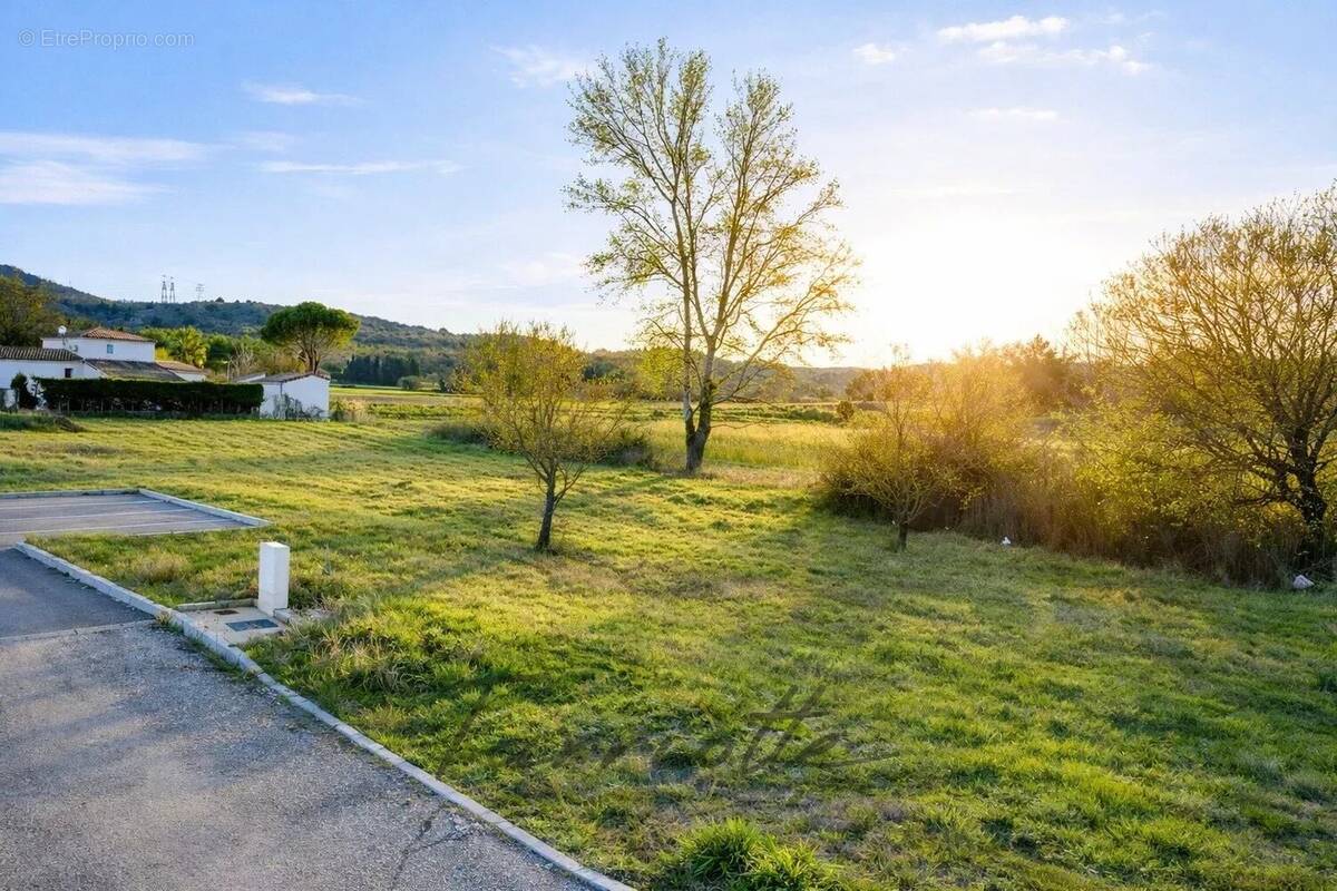 Terrain à MALATAVERNE