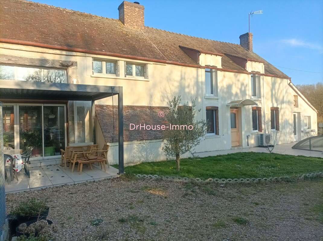 Maison à LA SELLE-SUR-LE-BIED