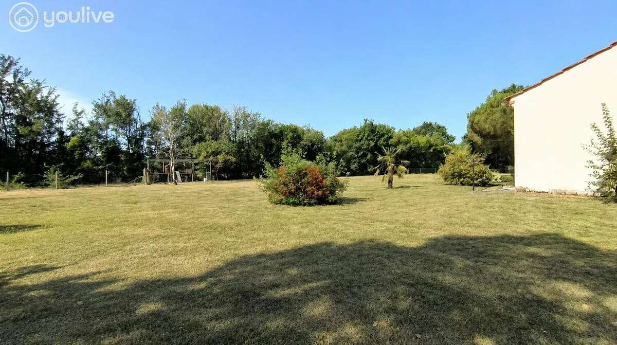 Longère rénovée – parc paysager de 3 900 m² – étang – calme absolu - photo 9