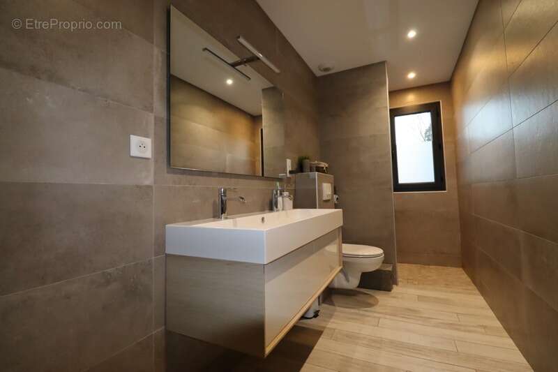 Saint-Maurice de Lignon:Villa contemporaine de 157 m2 habitables, 3 chambres sur terrain paysager de 1700 m2 avec piscine - photo 7