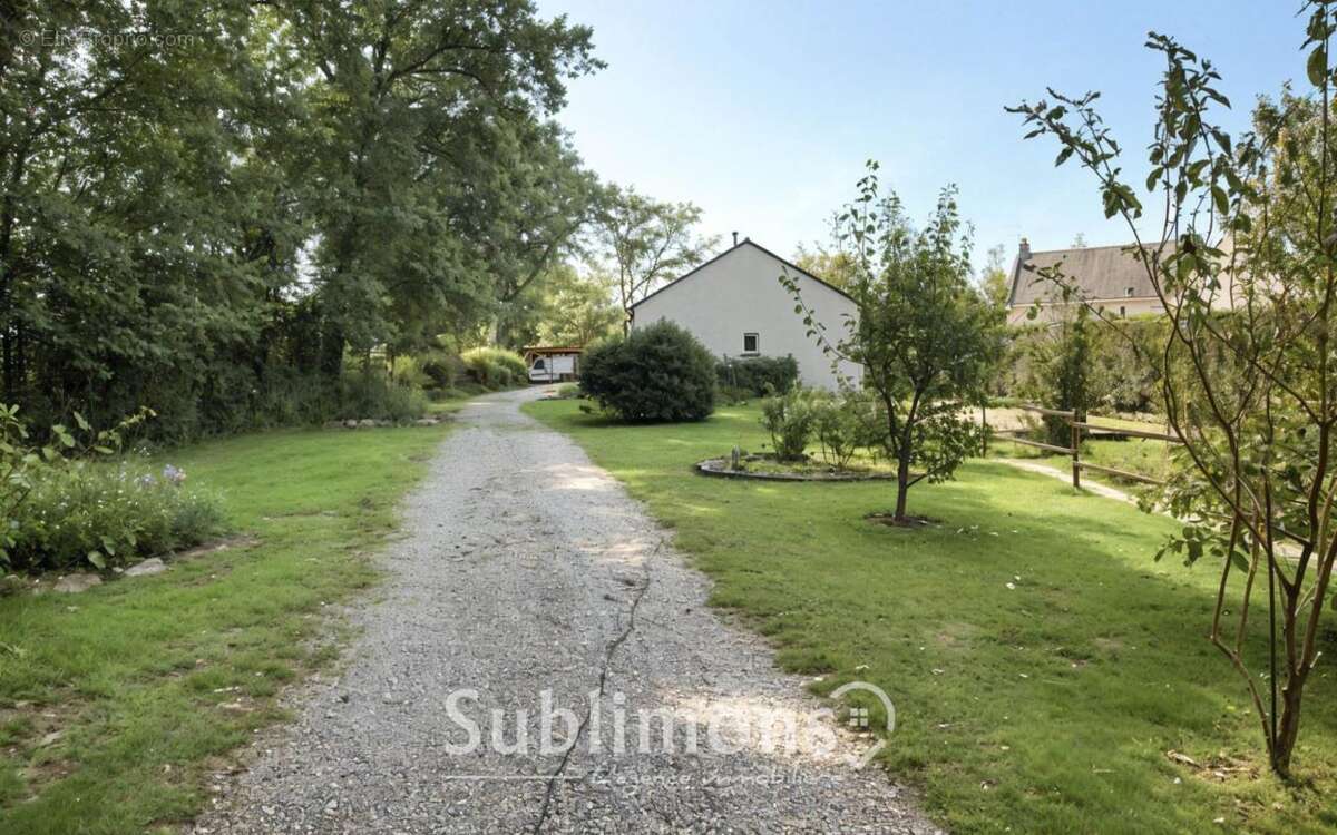 Maison à LA CHAPELLE-DES-MARAIS