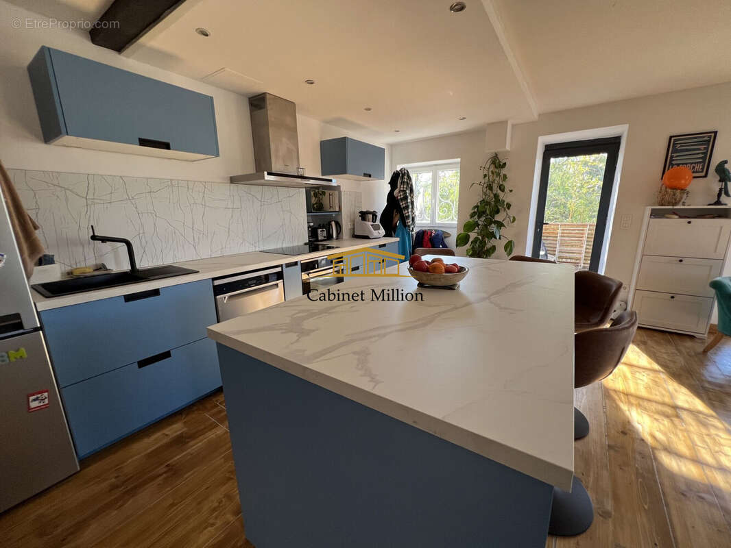 Maison à VIC-LA-GARDIOLE