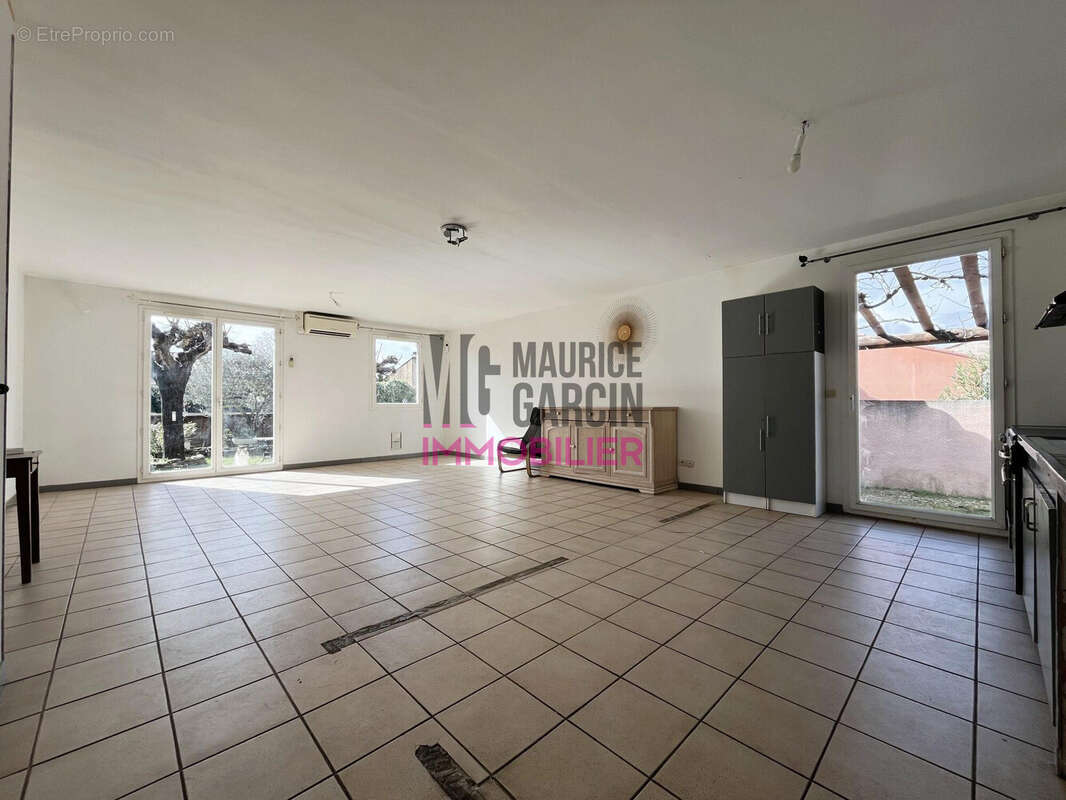 Maison à L'ISLE-SUR-LA-SORGUE