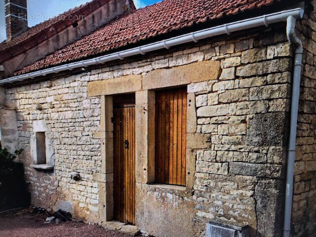 Maison à NOYERS