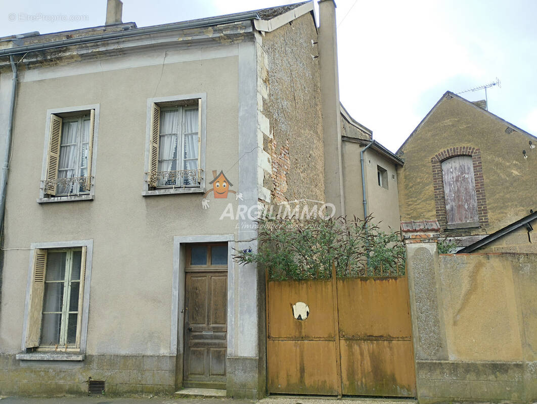 Maison à BESSE-SUR-BRAYE