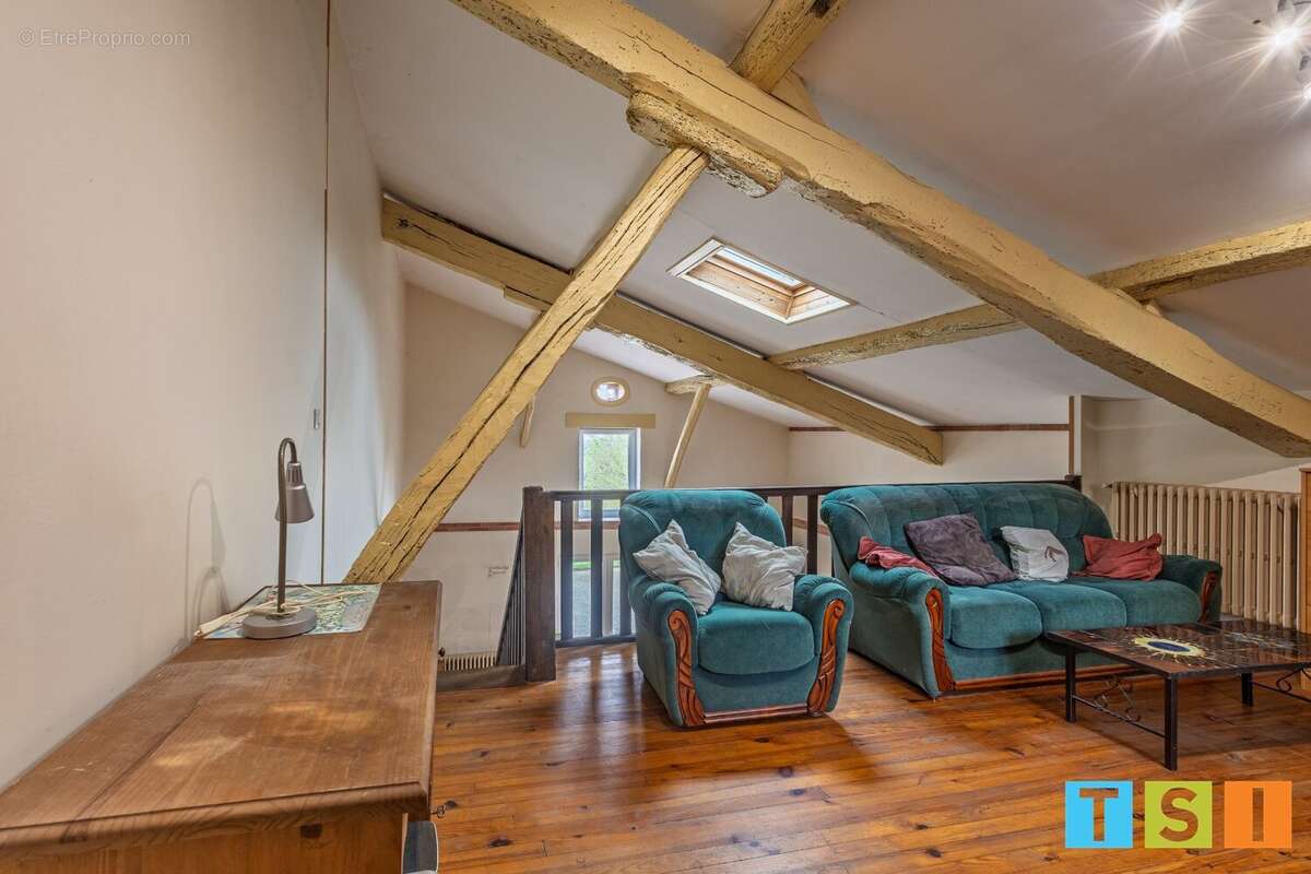 Maison à POUY-DE-TOUGES