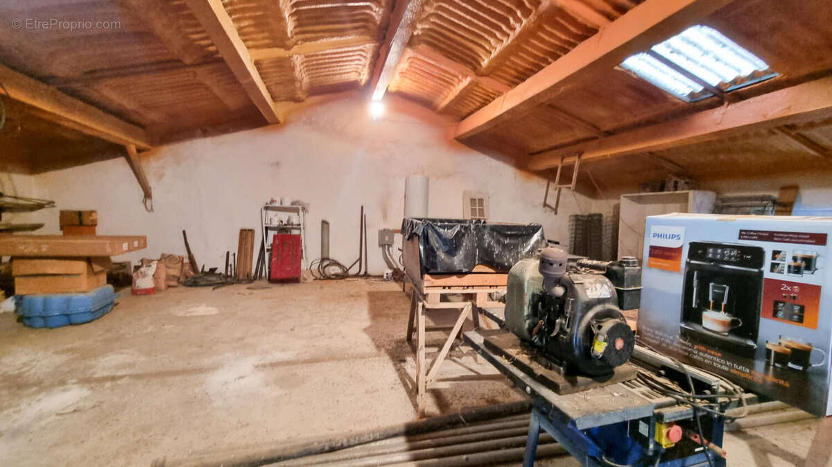 GRENIER - Maison à SAINT-JULIEN-DE-BRIOLA