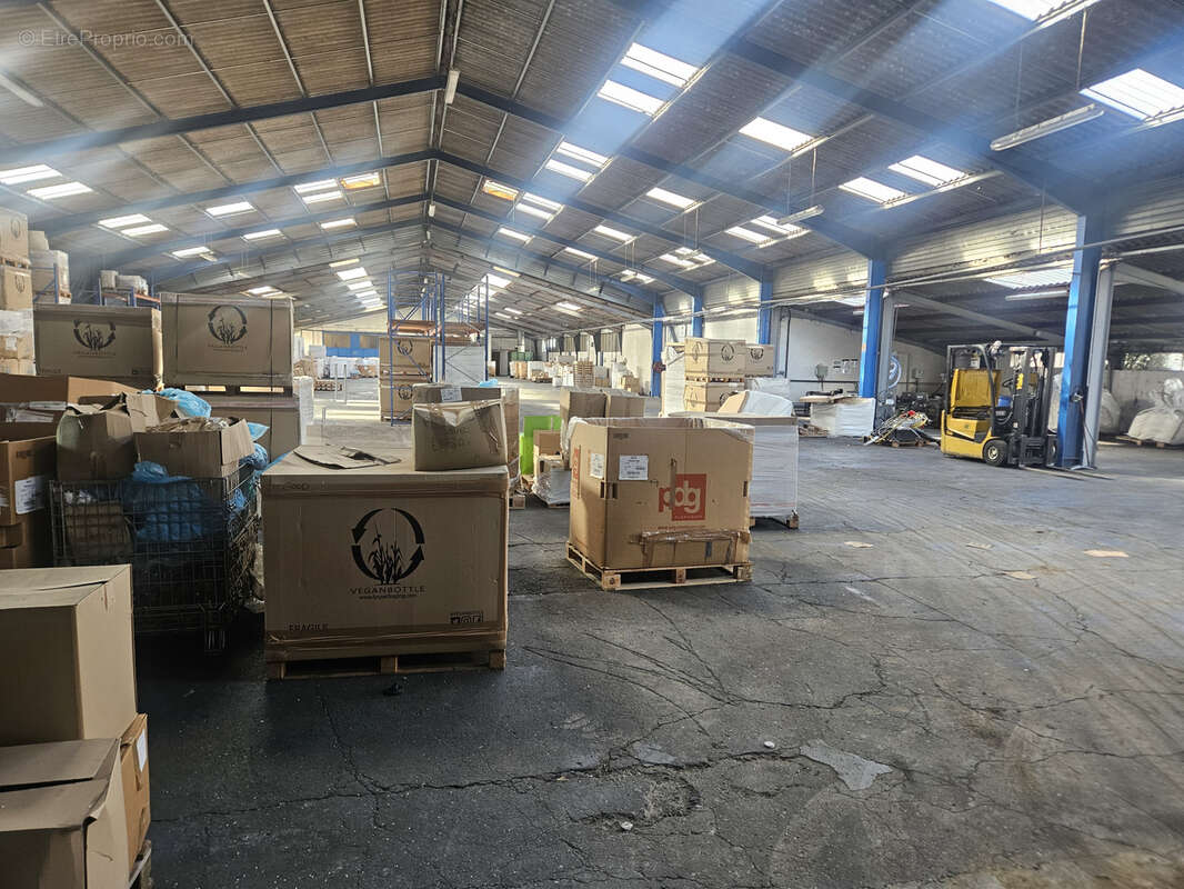 Commerce à CHANIERS