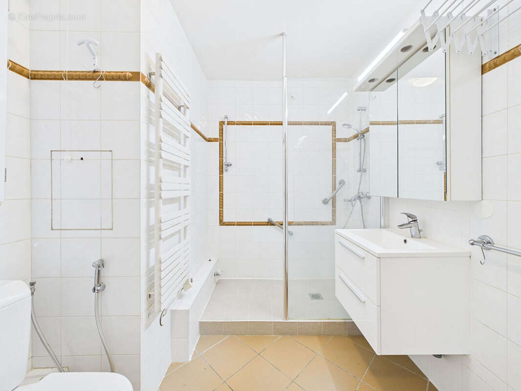 Appartement à PARIS-17E