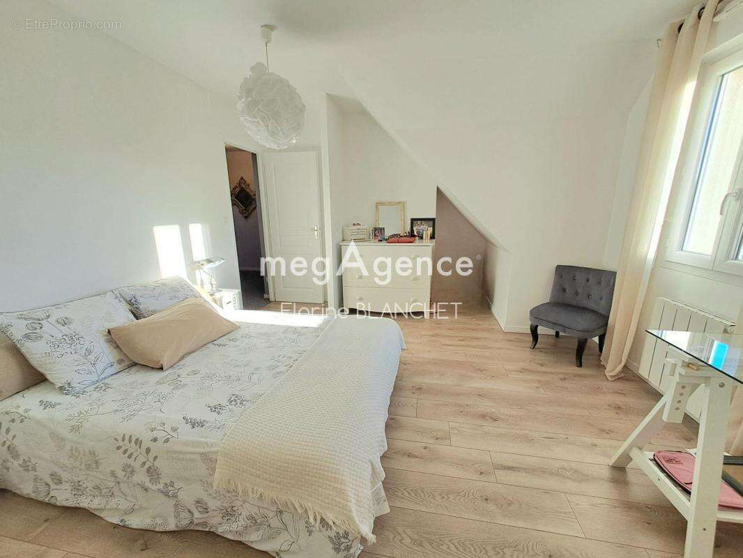 Maison à MONCE-EN-BELIN