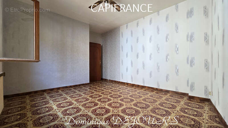 Maison à SAINT-SAUVEUR-DE-MONTAGUT