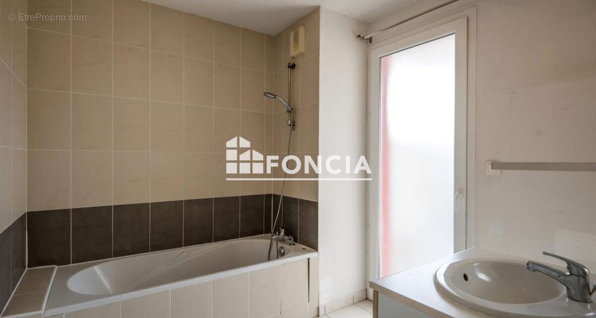 Appartement à LUC-LA-PRIMAUBE