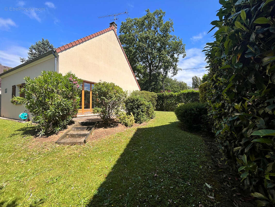 Maison à SAINTE-GENEVIEVE-DES-BOIS