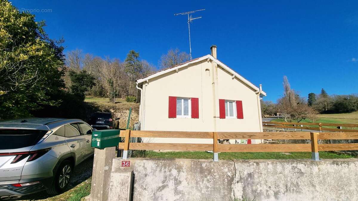Maison à DOUVILLE