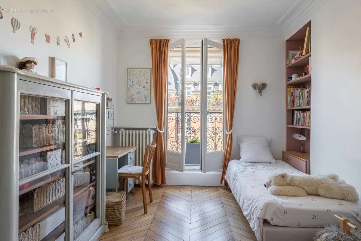 Appartement à PARIS-7E