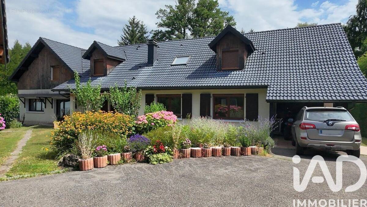 Photo 1 - Appartement à PERS-JUSSY