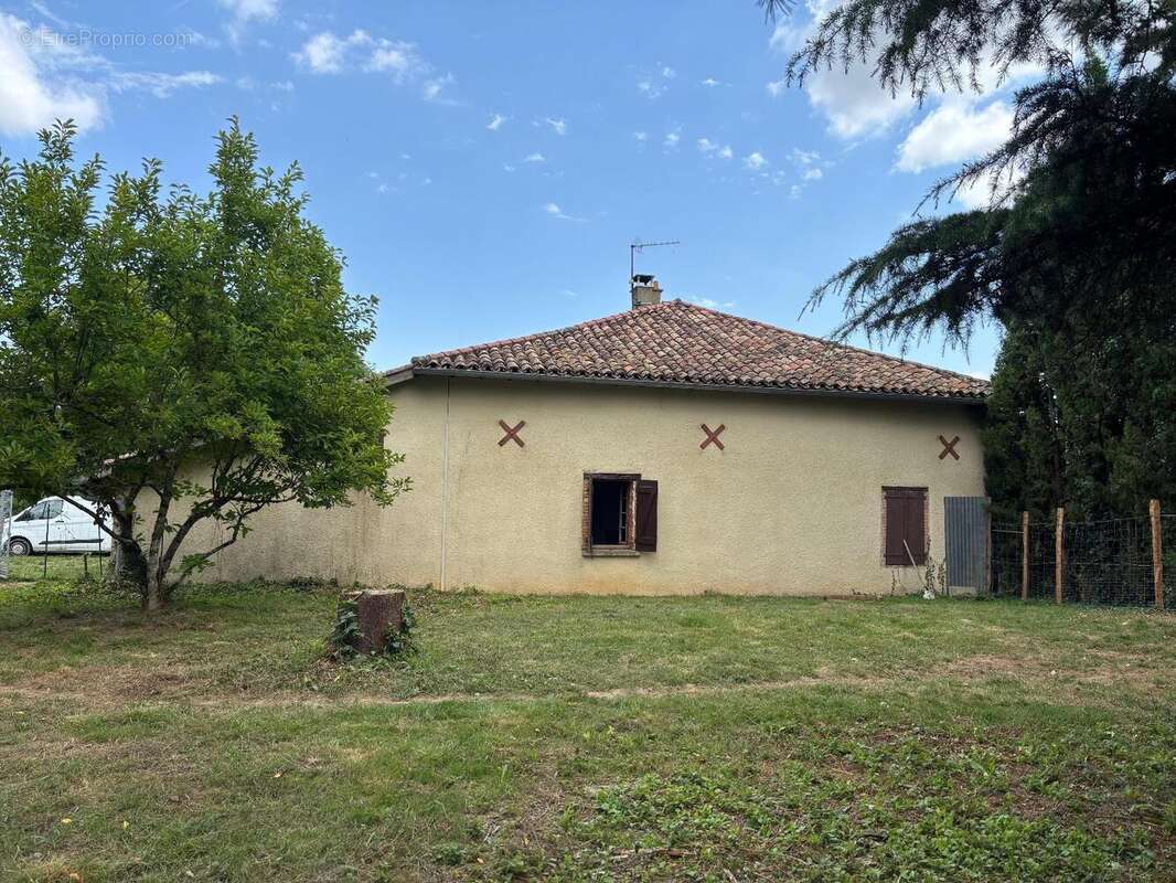   - Maison à NEGREPELISSE