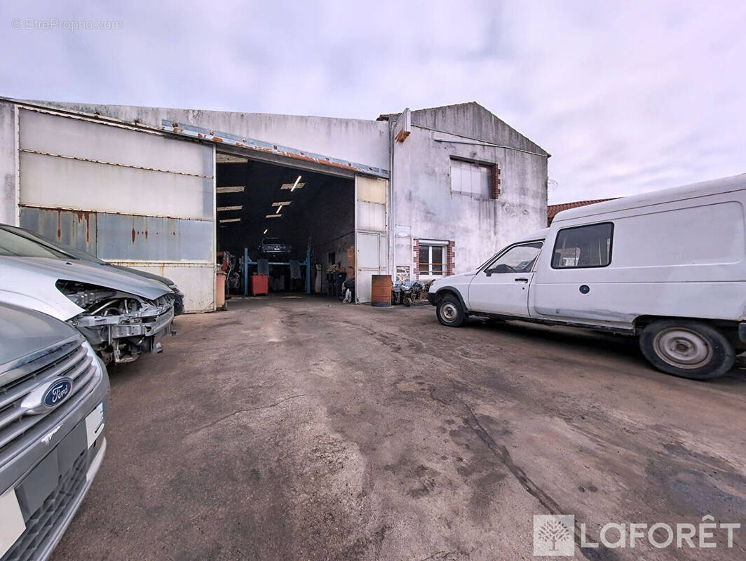 Commerce à LES CERQUEUX