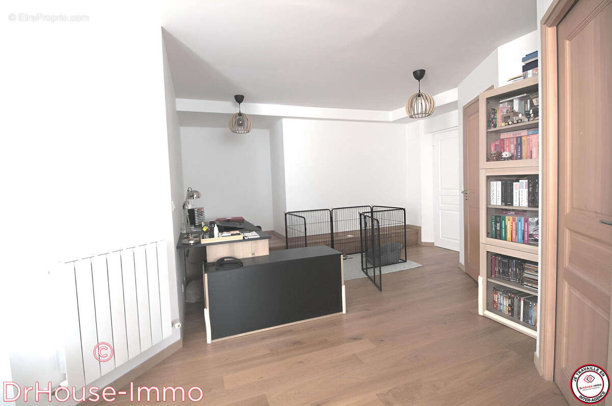 Appartement 92 m² à Fontenay-Le-Fleury  - photo 4