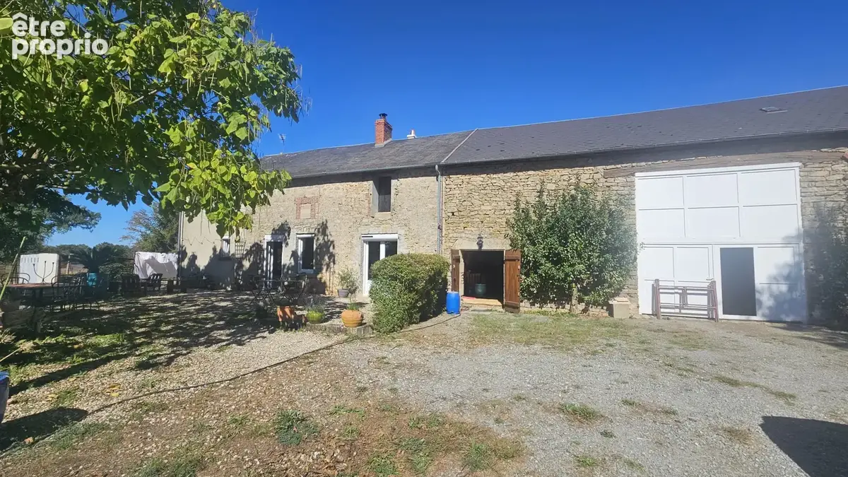 Photo Maison à Les Grands-Chezeaux au prix de 208 650€