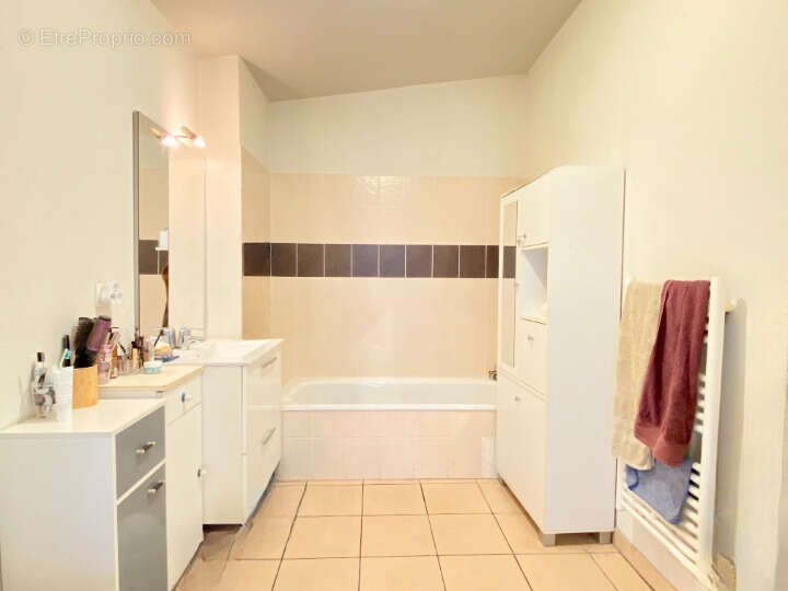 Appartement à VALLAURIS