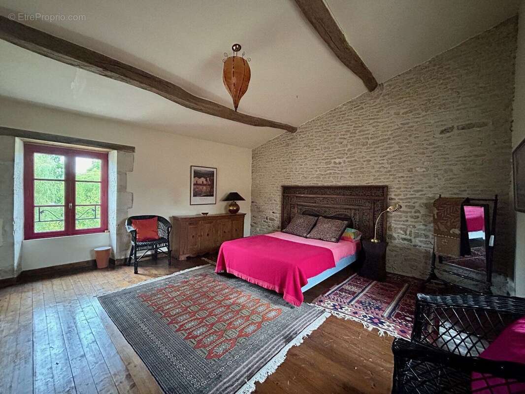 Élégante maison de ville au coeur du village historique de La Mothe-Saint-Héray - photo 9