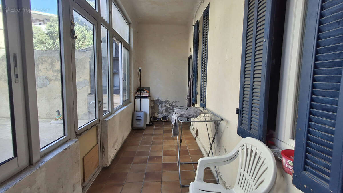 Appartement T3 avec cour privative - photo 8