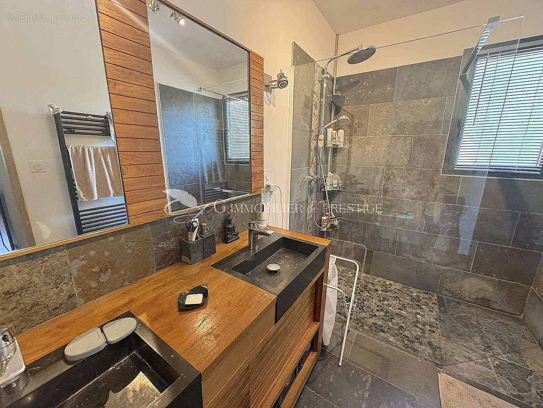 Maison à PERNES-LES-FONTAINES