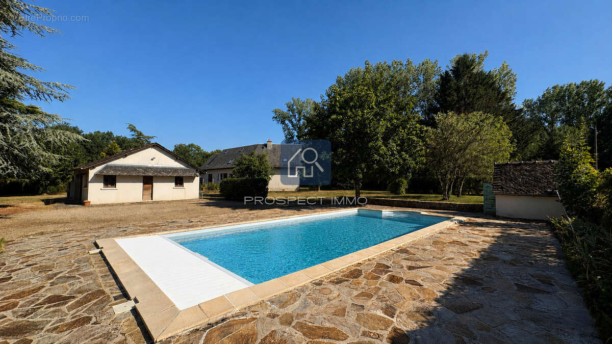 Propriété de caractère avec piscine à Laissac - photo 2