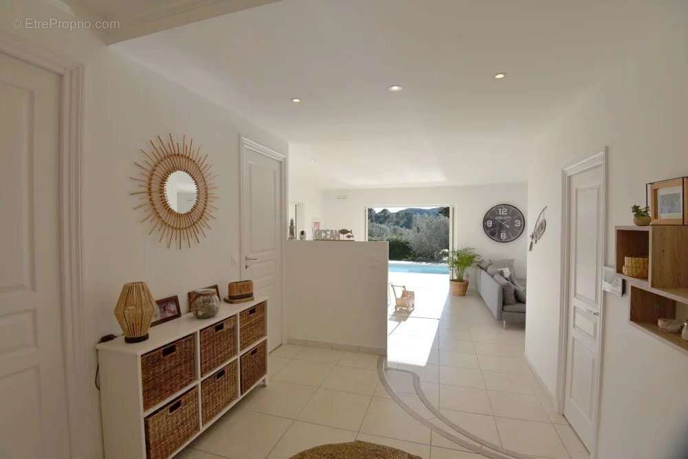 Maison à BAGNOLS-EN-FORET