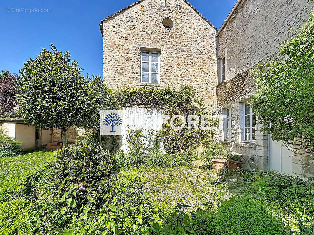 Maison à SAINT-NOM-LA-BRETECHE