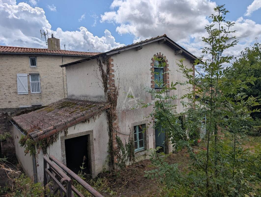 Maison à MONTAIGU