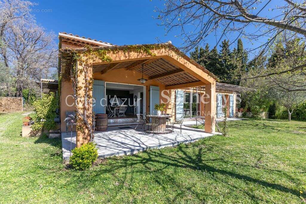 Maison à CHATEAUNEUF-GRASSE