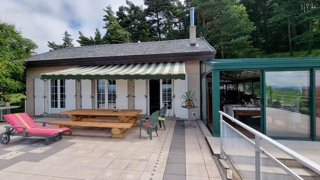 Maison à SAINT-JULIEN-CHAPTEUIL