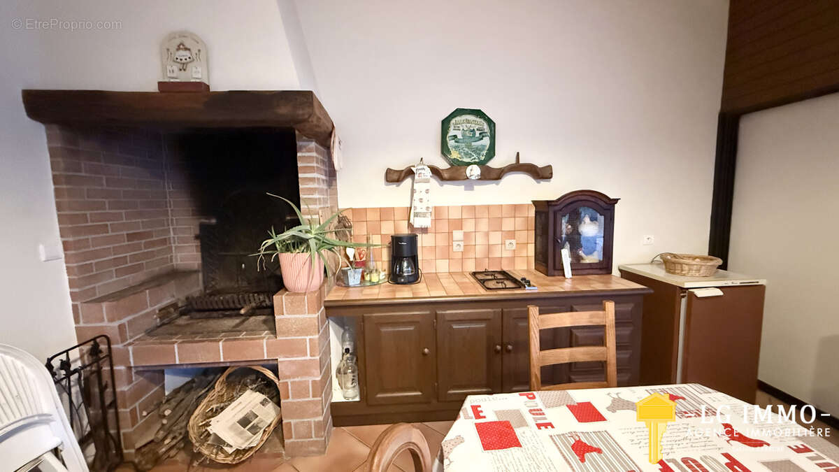 Maison à BRIE-SOUS-MORTAGNE