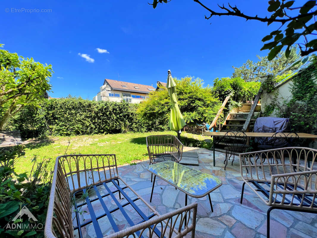 Maison à SAINT-GENIS-POUILLY