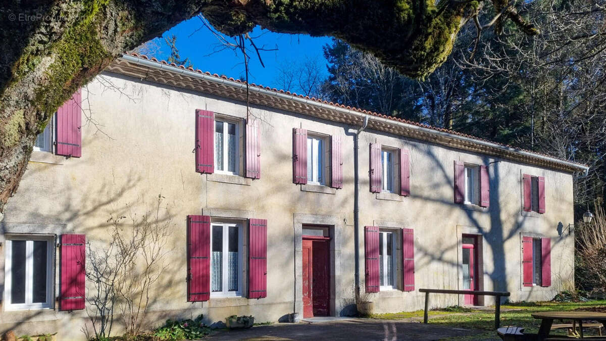 facade - Maison à SAISSAC