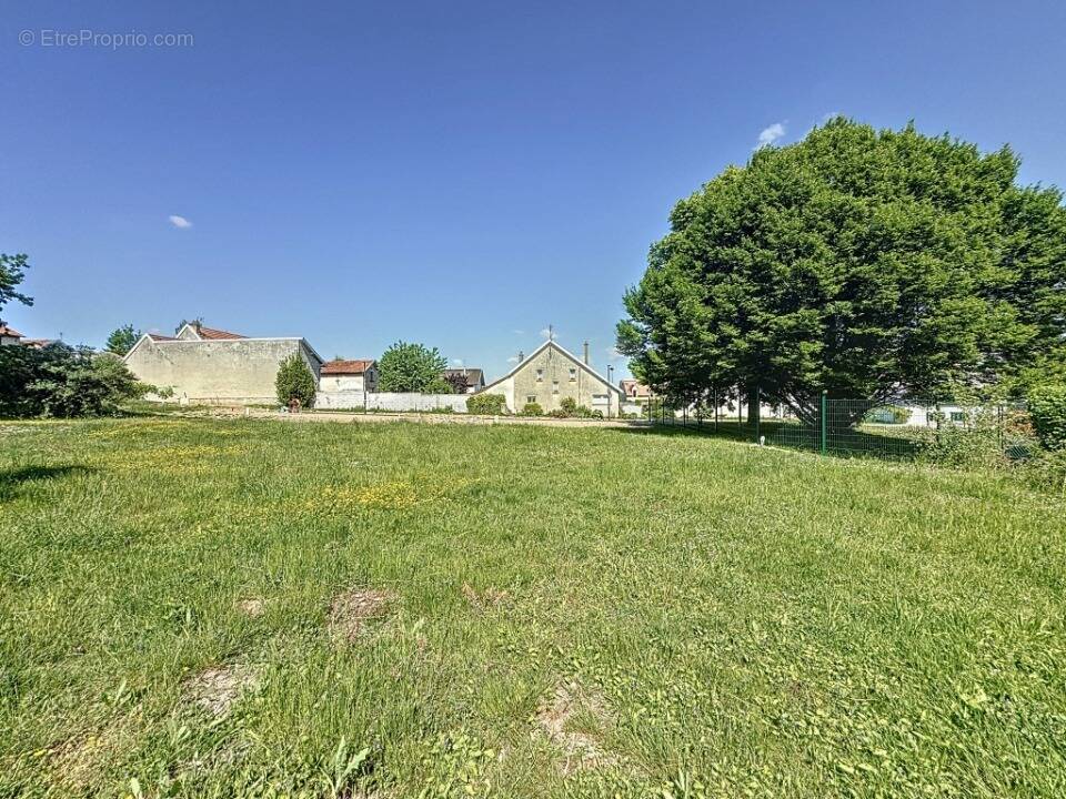Terrain à COURCY