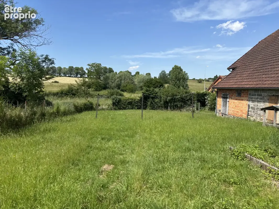 Ancien corps de ferme  - terrain 1108 m2 - photo 3