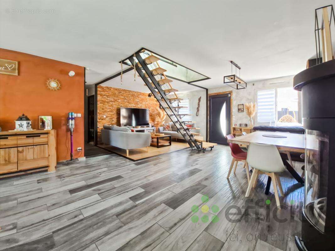 Maison 133 m² à Saint-Ouen-En-Belin  - photo 2